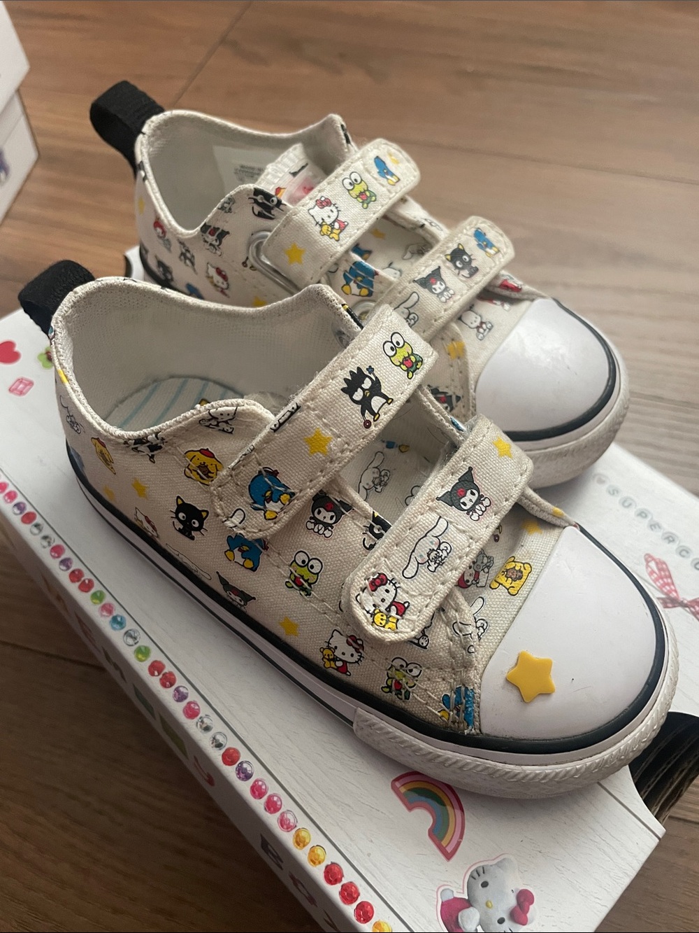 Hello Kitty Converse